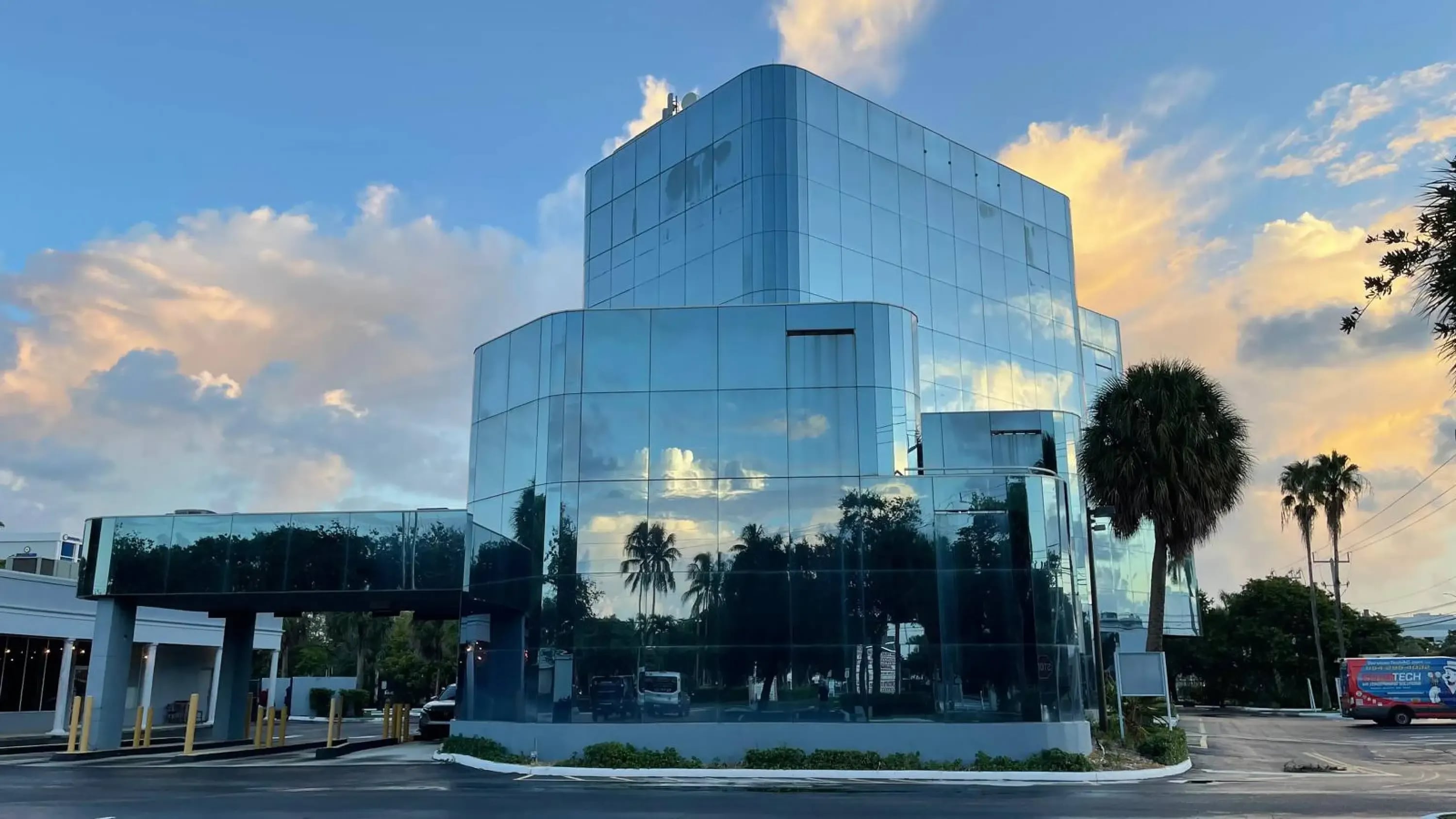 Plaza 6245 — Contact